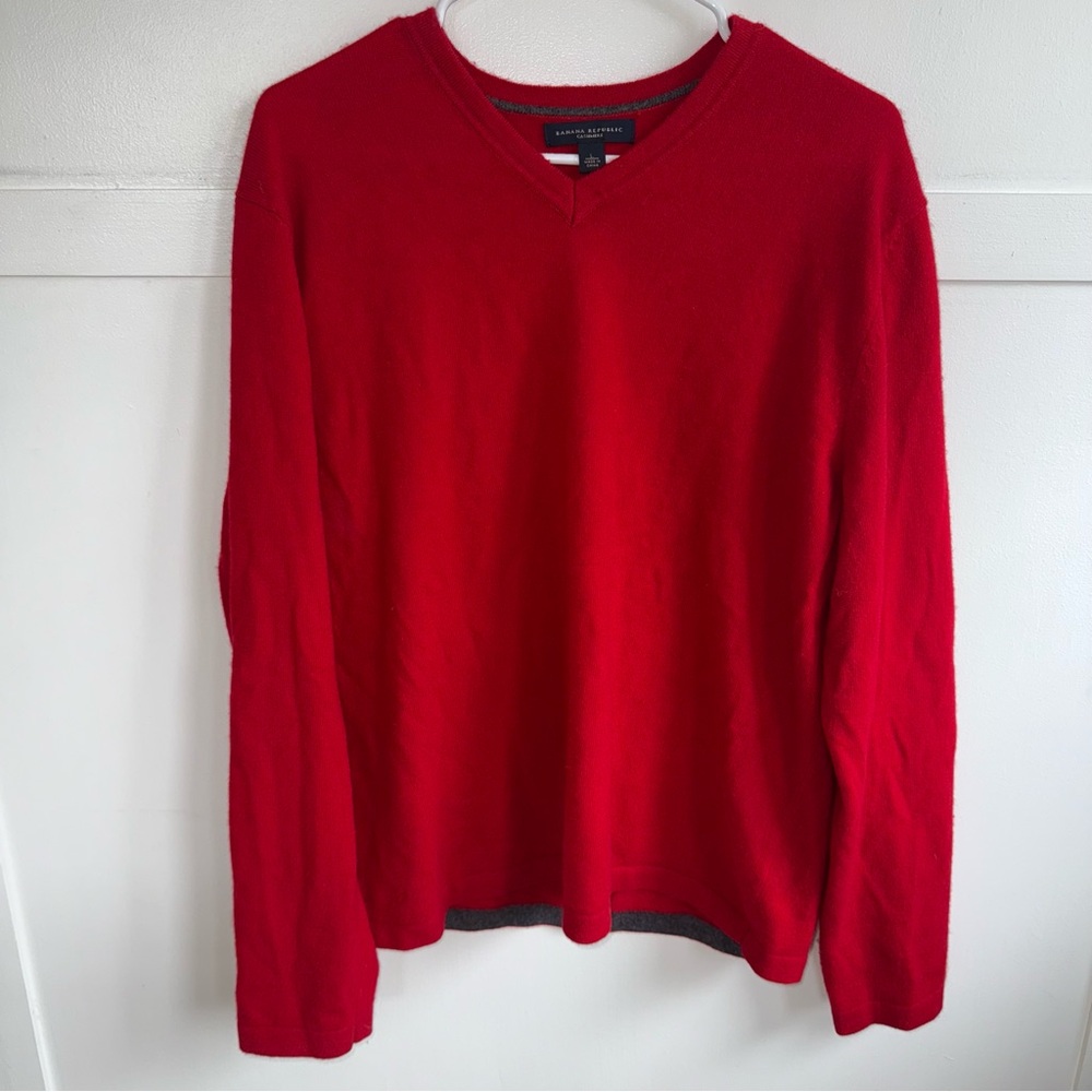 Banana Republic Men’s V Neck Cashmere Sweater Red Large Pullover Quiet Luxury